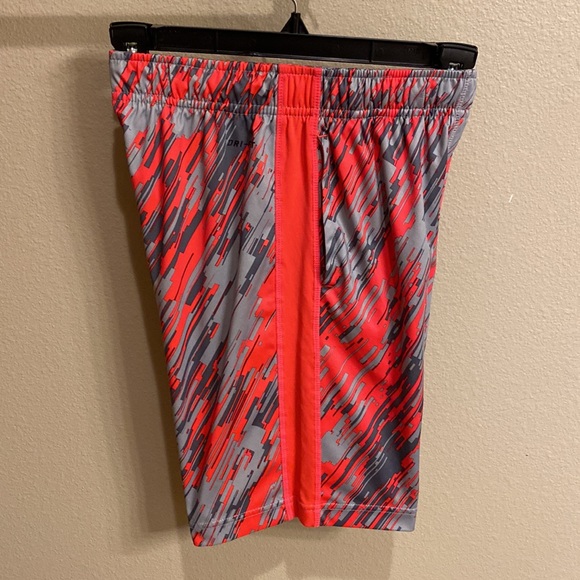 Nike Dri-Fit shorts in red/light gray/dark gray pattern - Picture 3 of 3